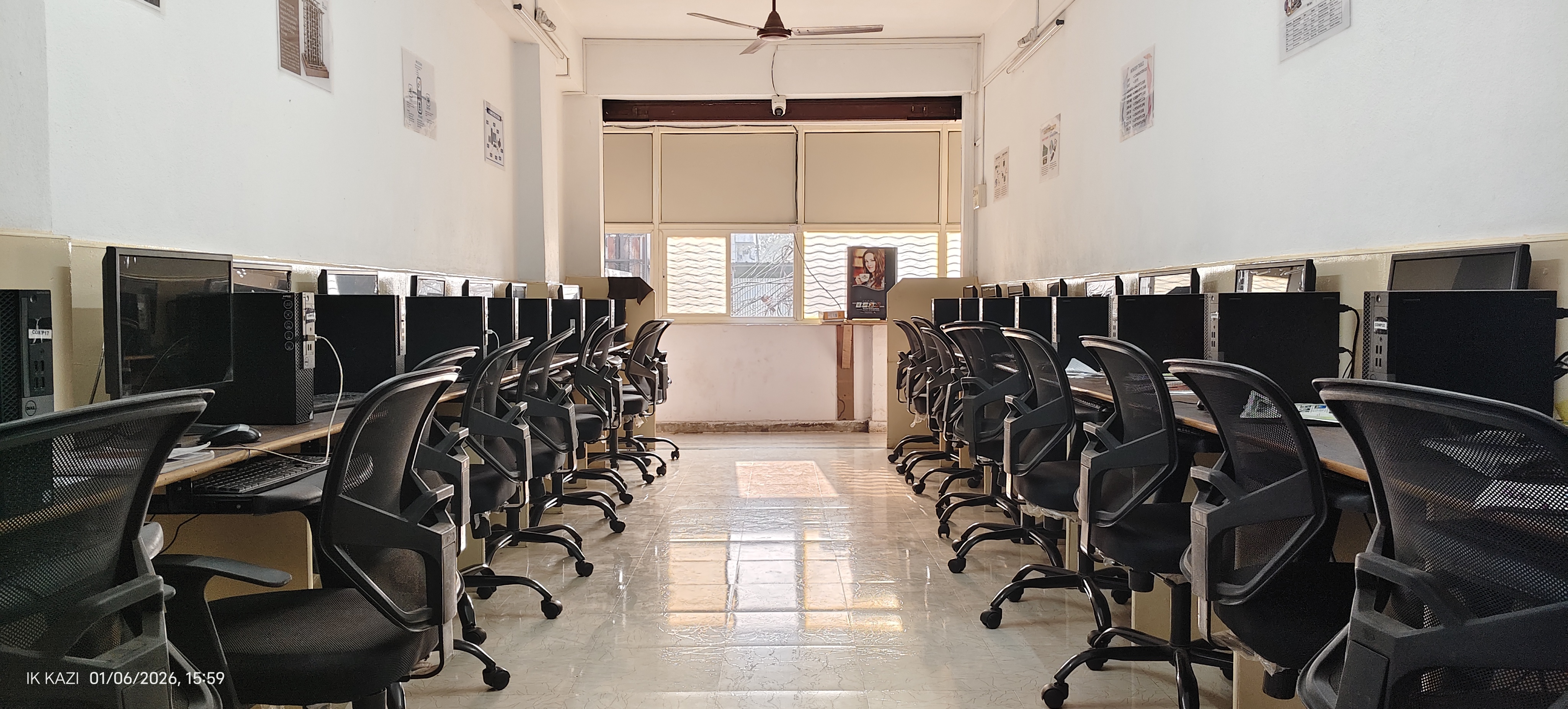 Azhka Institute Dhule main computer lab